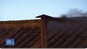 Humo negro en el Vaticano: aún no hay sucesor de Francisco - trece