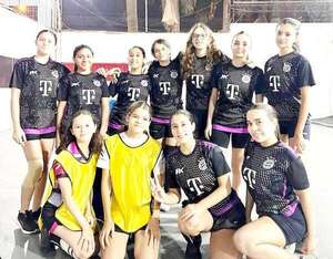 Otra jornada deportiva del torneo inter-curso del Nihon Gakko - Polideportivo - ABC Color