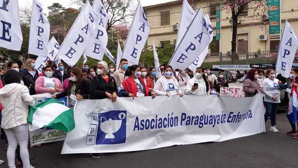 Enfermeras denuncian persecución laboral y exigen resolución sobre carga horaria