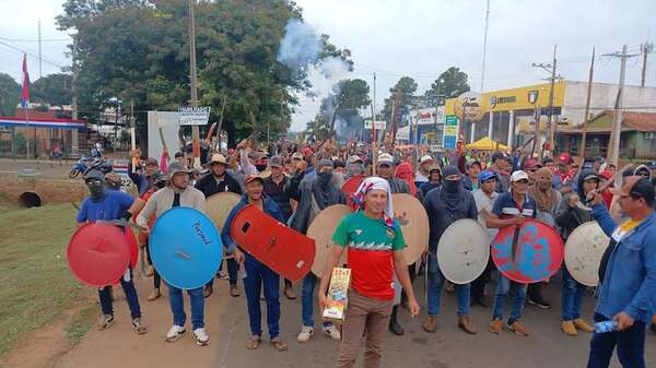 AUDIO. Campesinos en San Pedro retoman cierre de ruta y exigen respuesta del Gobierno sobre tierras de Senabico - Ancho Perfil - ABC Color
