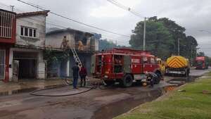 Incendio de gran magnitud en vivienda de Pilar: no hubo víctimas, pero sí cuantiosas pérdidas - Policiales - ABC Color