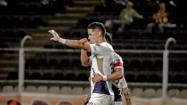 El doblete de Alex Arce acerca a Liga de Quito a los octavos