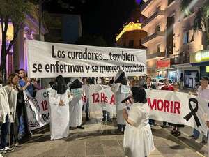 Médicos protestan por segundo día y exigen solución ante la crisis en la salud - Nacionales - ABC Color