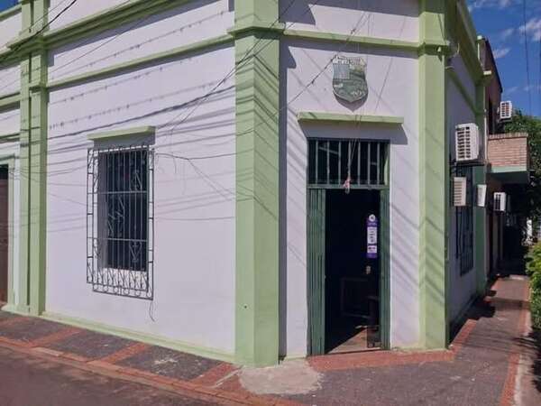 Caapucú: concejal denuncia supuestas irregularidades y el intendente le responde enviándole a un escribano - Nacionales - ABC Color