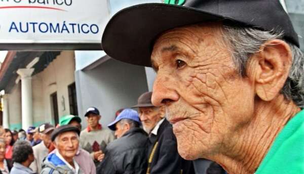 La “economía plateada” redefine el crecimiento económico global - Economía - ABC Color