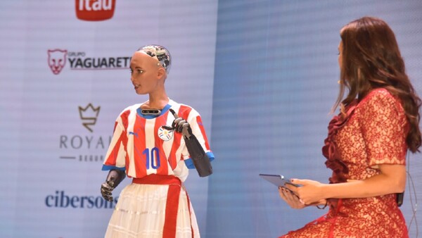 Cámara de maquila presentó a Sophia, la robot humanoide