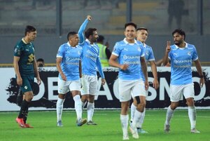 Versus / Sporting Cristal complica todavía más la situación de Cerro Porteño