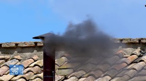 Humo negro en la segunda fumata del cónclave - trece