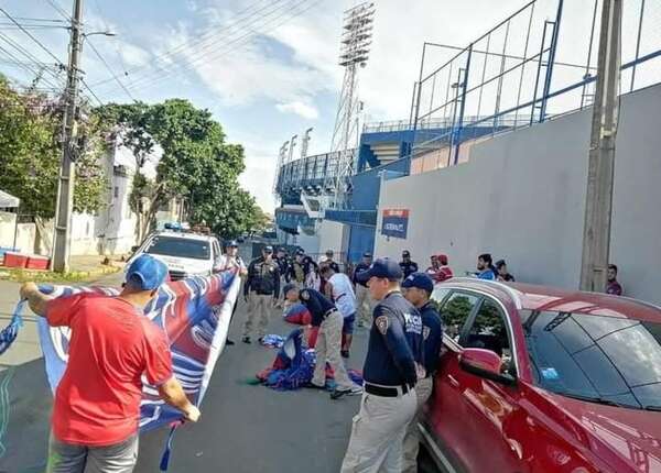 Casi 50 demorados en operativo por Cerro vs. Palmeiras - Policiales - ABC Color