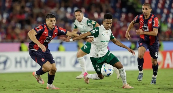 Decepcionante desempeño: El Ciclón cayó en su casa ante Palmeiras - trece