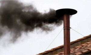 Cónclave: Humo negro por segunda vez en la Plaza de San Pedro