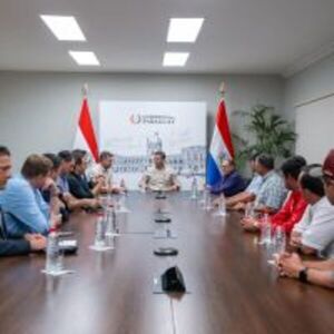 El presidente Santiago Peña, lideró reunión que logró principio de acuerdo con cañicultores :: Presidencia de la República del Paraguay