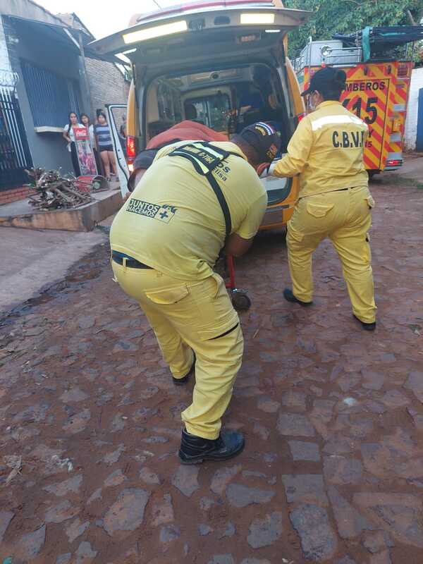 Con machete, hombre atacó a su pareja e hijastra en Ñemby - trece