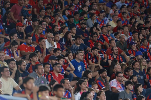 Versus / La sentidas disculpas de Diego Martínez a la hinchada de Cerro: "El aliento es impresionante"