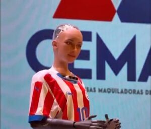 (Video) ¡Oiko la tecnología! Sophia, la robot más famosa del mundo, saludó en guaraní y se puso la 10 de Paraguay