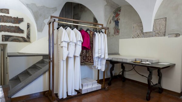 El nuevo Papa, a la "Sala de las Lágrimas" antes de aparecer en el balcón de San Pedro