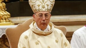 El cardenal Dominique Mamberti, la voz que desvelará al mundo el nuevo Papa