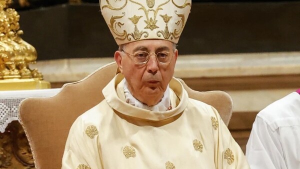 El cardenal Dominique Mamberti, la voz que desvelará al mundo el nuevo Papa