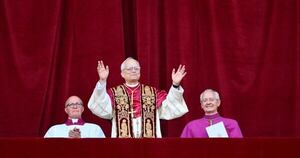 La Nación / El papa León XIV lanza un “llamado a la paz” a “todos los pueblos” en su primer discurso