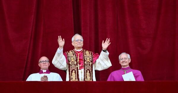 La Nación / El papa León XIV lanza un “llamado a la paz” a “todos los pueblos” en su primer discurso