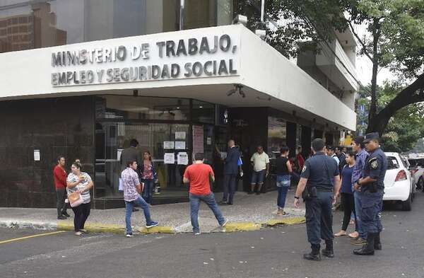 Diputados reflota “seguro de desempleo”, financiado con aumento de 2% del aporte obrero-patronal - Política - ABC Color