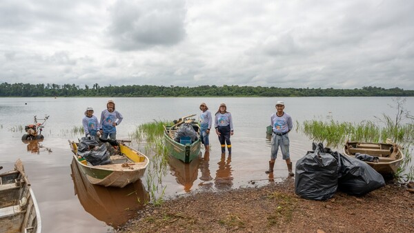 Pescadores organizados retiran 12 toneladas de basura del lago Itaipú