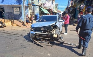 Violento triple choque en pleno Mercado de Abasto de Ciudad del Este 