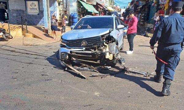Triple choque en el mercado de Abasto deja un herido y daños materiales
