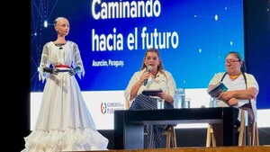 Con apoyo de la Robot Sophia, las mujeres esperan una sociedad más justa, equitativa e inclusiva