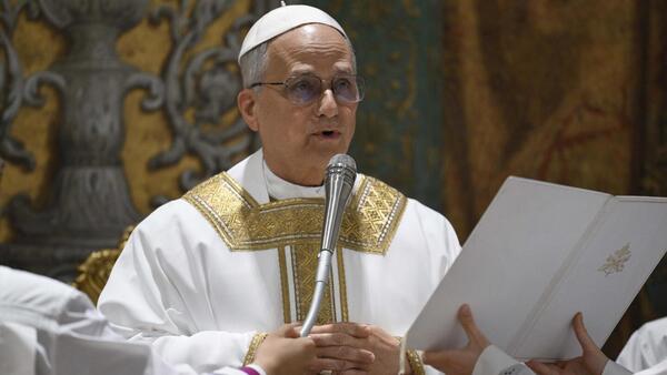 En su primera misa, León XIV lamenta que en muchos contextos la fe se vea absurda