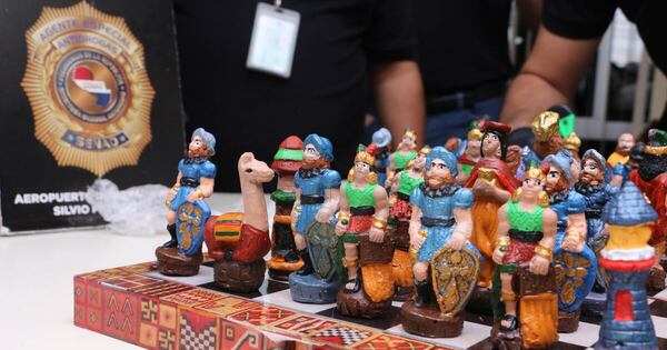 Diario HOY | Lo que escondían unas piezas de ajedrez artesanal boliviano