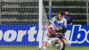Gualberto Villarroel se impone en la altura ante el Flu
