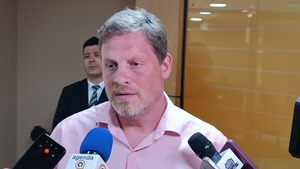 Senador dice que analizarían autoasignación de la Corte de cupos de combustible - 1000 Noticias