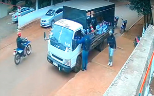 Motochorros asaltan a repartidores y una cantina escolar frente a decenas de alumnos - La Clave
