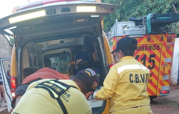 Imputan a hombre que atacó con machete a su pareja e hijastra en Ñemby - Noticiero Paraguay