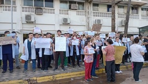 Residentes médicos exigen respeto al reglamento en el Congreso