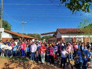 Continúa paro de actividades en una escuela de Guayaybí por problema de rubros - Nacionales - ABC Color
