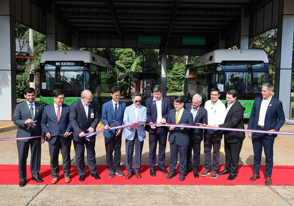 Buses eléctricos donados por Corea del Sur inician operaciones en Hernandarias y habilitan centros de carga rápida - .::Agencia IP::.