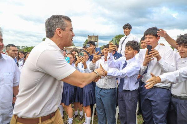 Peña ratifica apuesta con la educación durante entrega de aportes en Cordillera - .::Agencia IP::.
