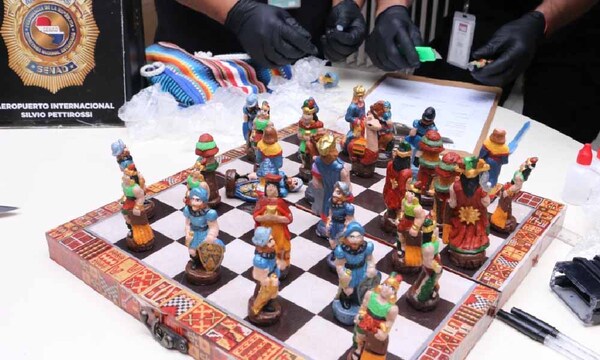 Senad frustra envío de piezas artesanales de ajedrez con cocaína – Prensa 5