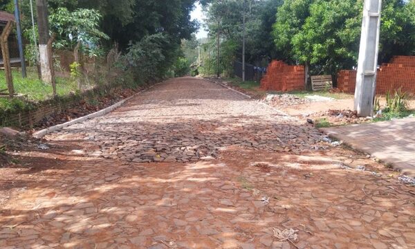 Dejan inconclusa obra de empedrado en Franco
