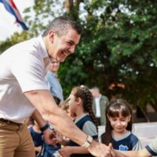 El Presidente Santiago Peña reafirmó su compromiso con la educación y el desarrollo social durante jornada de Gobierno en Cordillera :: Presidencia de la República del Paraguay