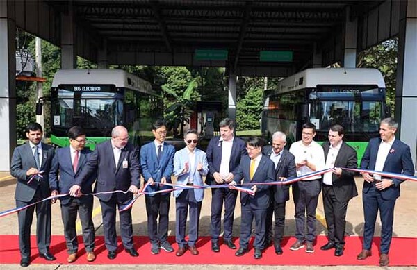 Buses eléctricos donados por Corea del Sur inician operaciones en Hernandarias y habilitan centros de carga rápida | DIARIO PRIMERA PLANA