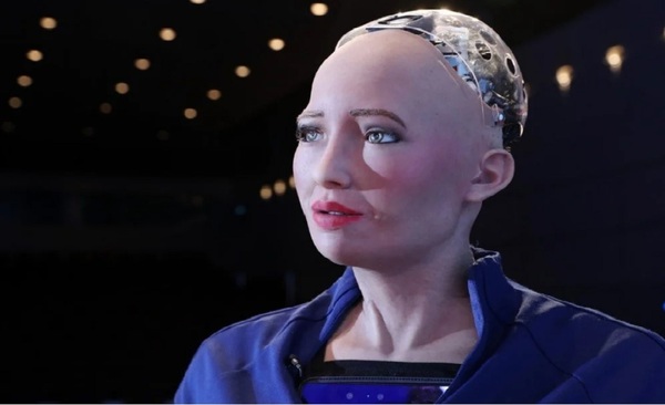 Sophia la robot humanoide habló de la inclusión digital y se vistió como paraguaya - OviedoPress