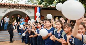 Diario HOY | Gobierno entrega aportes e inaugura mejoras en escuelas de Cordillera