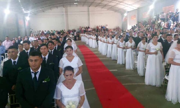 87 parejas unieron sus vidas en boda comunitaria en General Resquín – Prensa 5