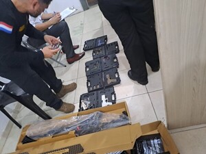 Fiscalía, Dimabel y Policía allanan un comercio capitalino y se incautan de potentes armas, entre otros