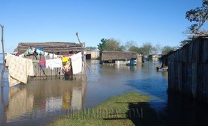 Viviendas y caminos inundados tras intensas lluvias en Ayolas - OviedoPress
