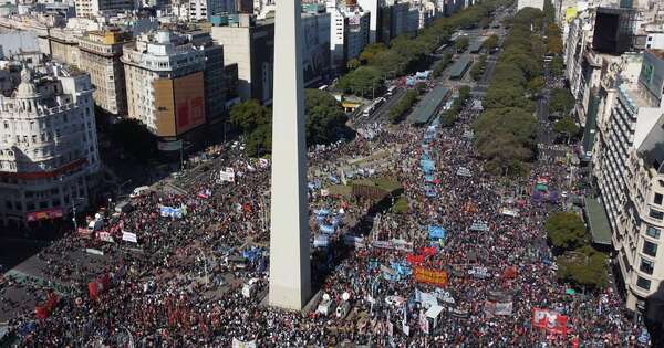 Diario HOY | Argentinos ya no necesitan treparse al Obelisco, ¡Ya tienen ascensor!
