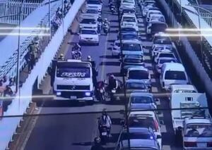 Video: cámara captó violento choque entre motocicletas en el Puente de la Amistad   - ABC en el Este - ABC Color